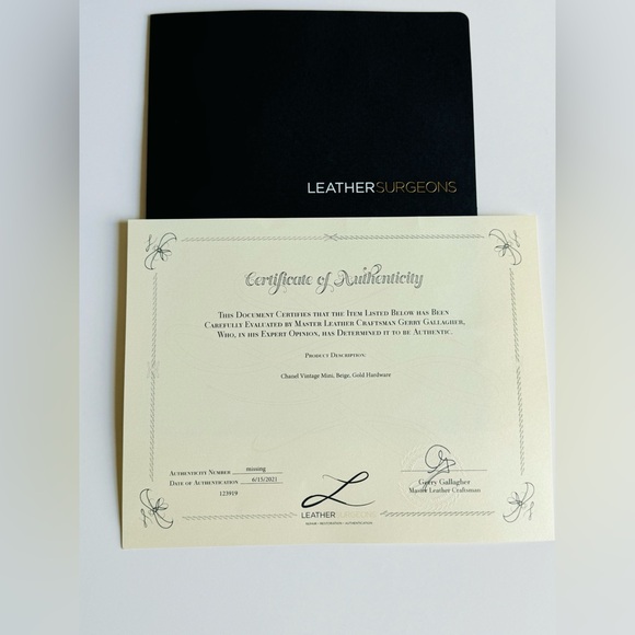 Vintage CHANEL Beige Mini Bag 90s Gold Hardware Lambskin Final price drop ๐ - Picture 15 of 15